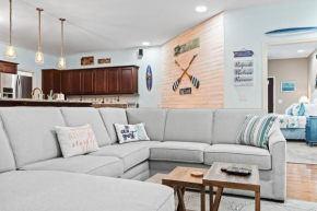 Spectacular Beach House! Arcade Games & Hot Tub! Sleeps 12!